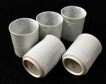 S0361 Vintage Japanse porseleinen theekopjes set van 5 blauw-witte dennenboom Yunomi