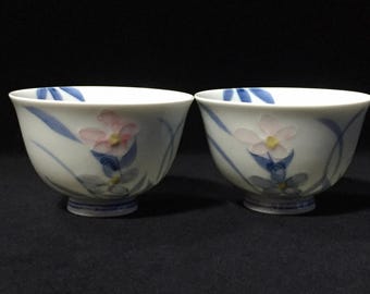 O1682 Vintage Japanese Tea Cup Set 2 Flower Porcelain Yunomi Ceramic Signed