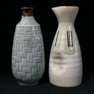 H1985 Japanese Pottery Sake Bottle TOKKURI Set 2pc Vintage Liquor Drinkware