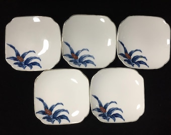 K1200 Vintage Set mit 5 Quadratischen Japanischen Porzellantellern Blaues Blatt Rote Beere