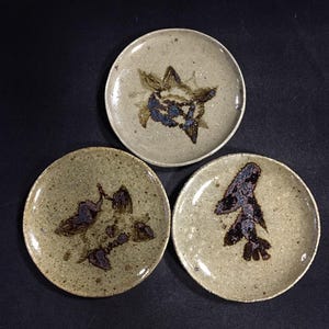 P1375 Vintage japansk keramik tallrik fiskkonst liten tallrik set med 3 porslin