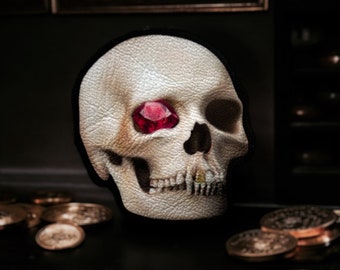 Broche / Pin's. Trésor pirate. Crâne et rubis, diamant