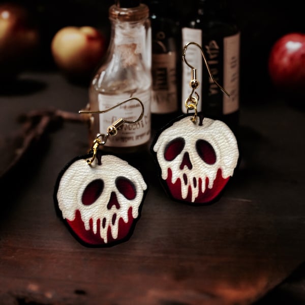 Boucles d’oreilles. Pommes empoisonnées. Bijou goth macabre poison