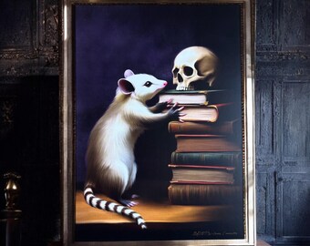 Puede incluir: Un opossum blanco con rayas negras y blancas en la cola mira a un cráneo humano que descansa sobre una pila de libros antiguos. El fondo es de color morado oscuro.