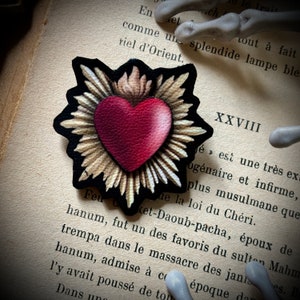 Broche. Sacré Cœur. Bijou, pins. image 2