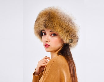 Feeling chilly? Stay warm and cozy with the Luxurious Finn Raccoon Fur Hat! - Woman's Winter Hat, Raccoon Fur and Real Leather - Derisitesi