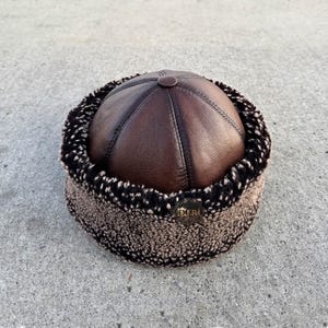Bruine leren hoed - 100% schapenvacht schapenvacht wintermuts heren - handgemaakte leren hoed - wintercadeau voor hem - gratis expresverzending