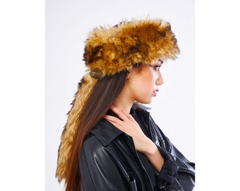 Unveil Your Inner Wolf : Authentique chapeau en fourrure de Mongolie pour femme - Queue amovible