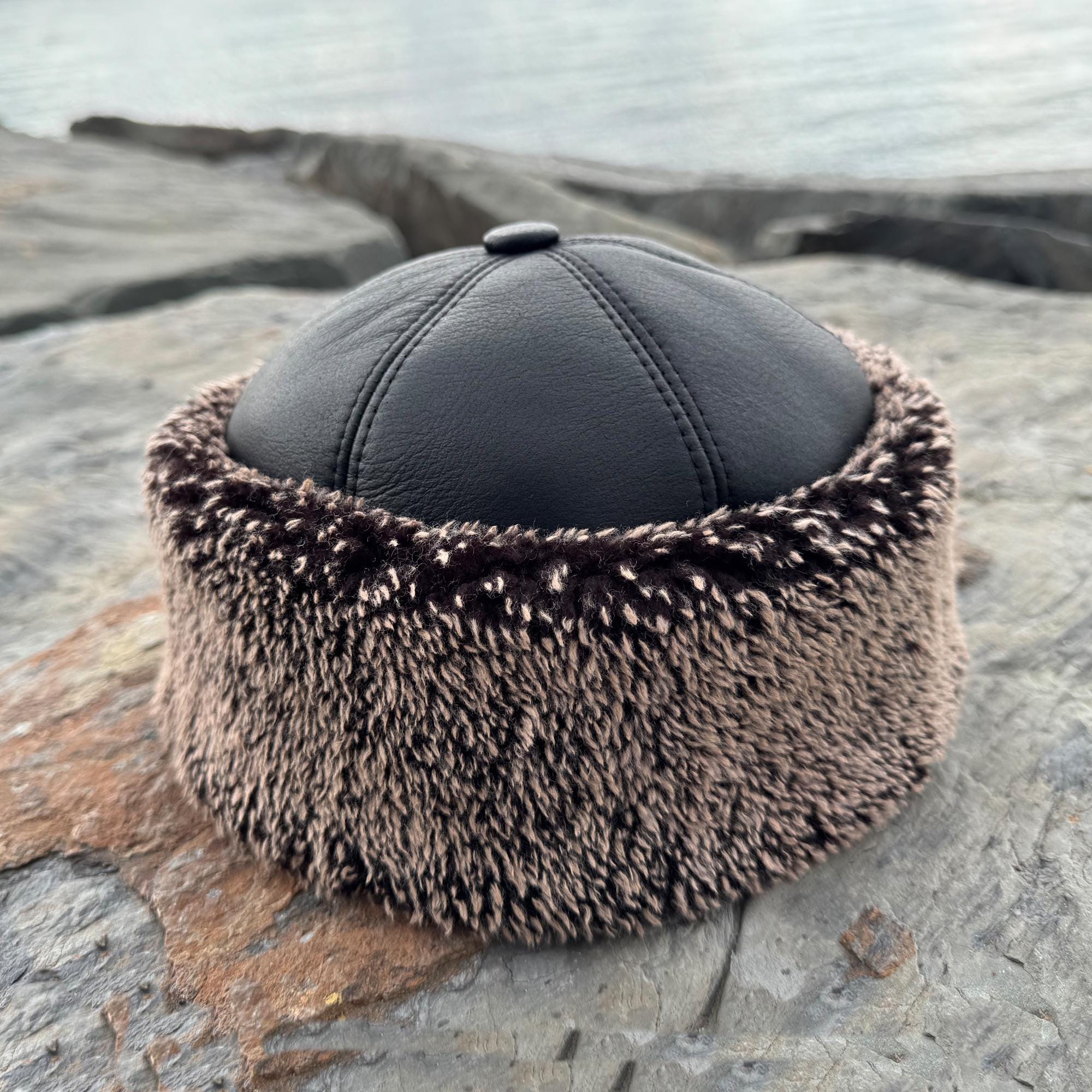 帽子 surgery leather patch fur beanie 'black' SURGERY（サージェリー）の「SURGERY/サージェリー Leather Patch Fur