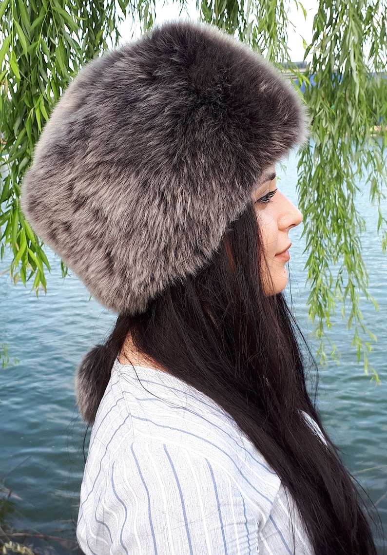 Chapeau de fourrure pour femmes, chapeaux d'hiver chauds, casquette en cuir, peau de mouton retournée - fait main, temps froid image 7