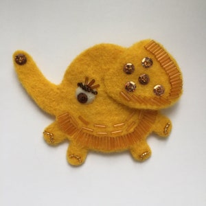 Elephant felted brooch ~ Wool baby elephant brooch ~ Hand bead embroidery