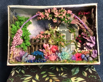 Miniature Garden Pastel-Garden Diorama-Pink Flower Garden-Dutch Cottage-Zaans Huisje-Miniature Landscape-Dollhouse Landscape