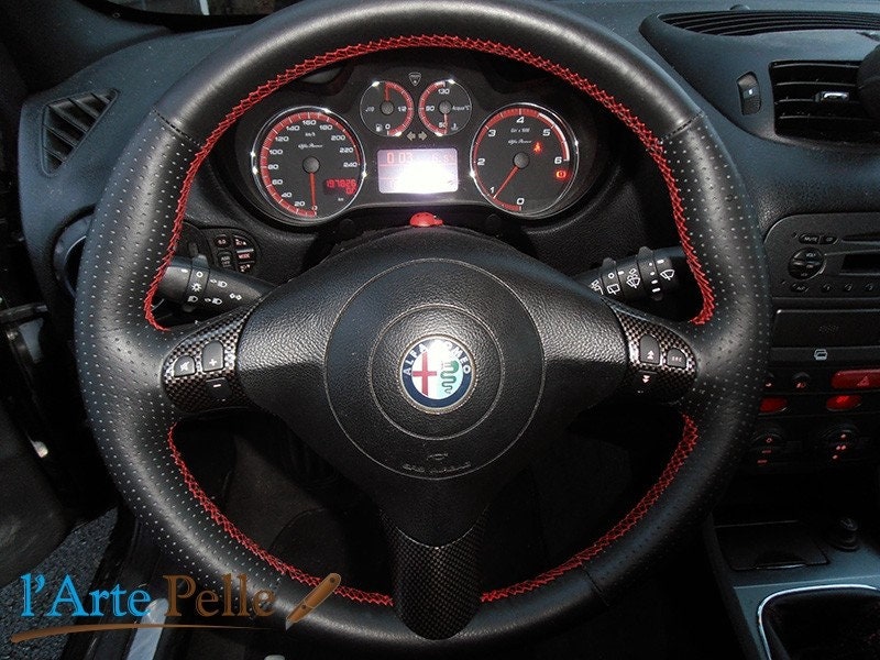 Alfa Romeo 147 Q2 couvre volant en cuir perforé coutures rouges