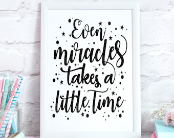 Zelfs Miracles Take A Little Time SVG PNG Cut file Clip Art set kan worden gebruikt voor vinyl, papercrafting en scrapbook projecten