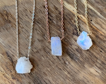 Raw Rainbow Moonstone necklace, rainbow moonstone jewelry, dainty gold necklaces, crystal healing, birthstone june, Boho Moonstone Necklace