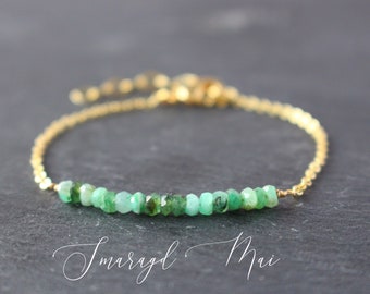 Dainty Smaragd bracelet, birthstone jewelry, crystal bar, healing crystals