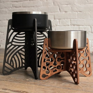 Comedero elevado Yeti para perros: capacidad para 8 tazas, comedero elevado para mascotas grandes, estable y elegante.