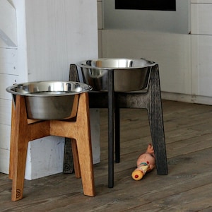 Single elevated best sale dog feeder