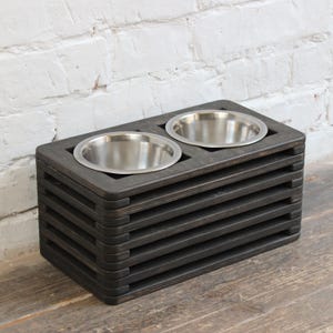 Support pour gamelle double surélevé pour chien : mangeoire pour animaux de compagnie en bois avec gamelles en acier inoxydable