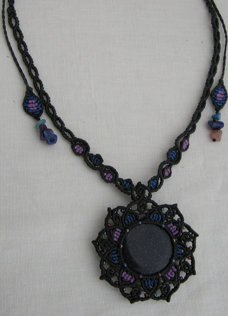 Macrame necklace sun with blue goldstone
