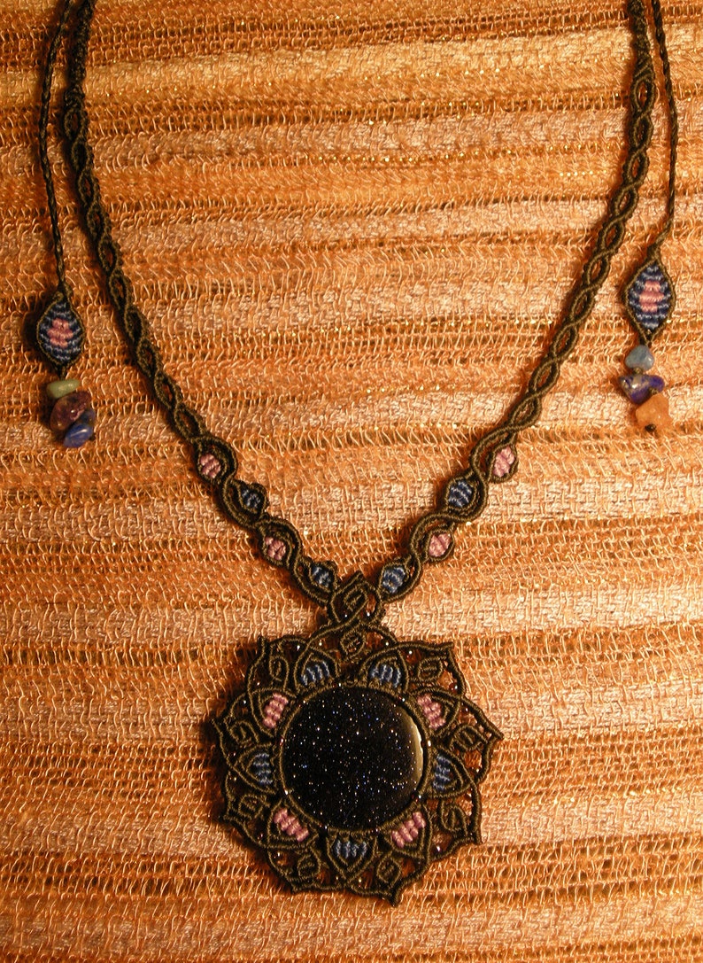 Macrame necklace sun with blue goldstone
