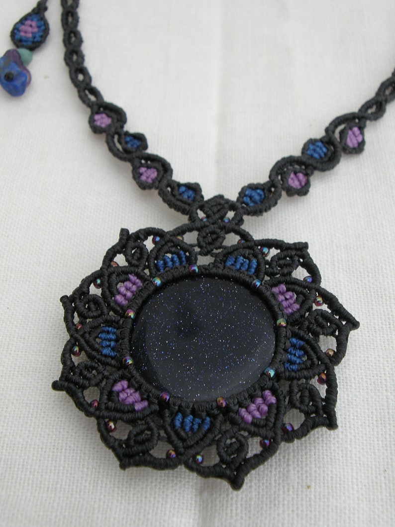 Macrame necklace sun with blue goldstone