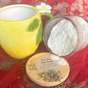 Polvos corporales Drydown - Aroma a limonada de lavanda - Resiste la humedad, siéntete más seco después del baño o la ducha - Polvos para espolvorear sin talco y aptos para veganos