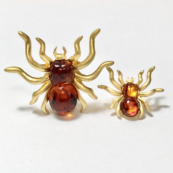 Vintage Honey Amber Spider Brooch Lapel Pins Simulated Gold Plated Halloween Mother Baby Set Scatter Pins Insect Jewelry