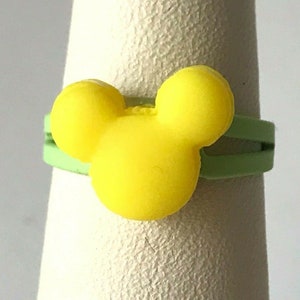 Vintage Disney Mickey Mouse Ears Ring Size 5 6 7 Macaroon Snacks Green Yellow Disneyana