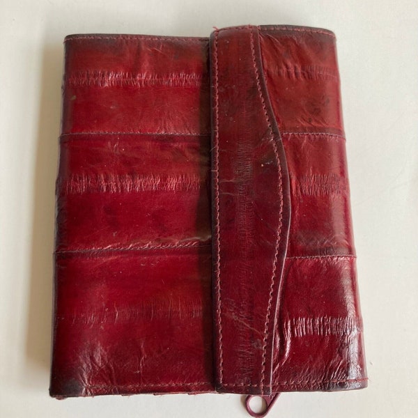 Vintage Lee Sands Eel Skin Bifold Wallet Burgundy Red Korea Zipper Magnet Snap