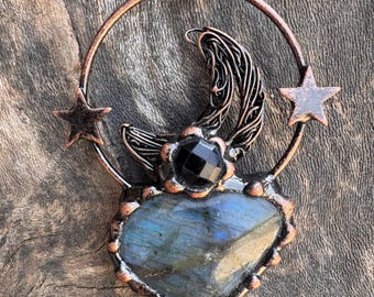 Labradorite Necklace - The Guardian of the Hidden Light