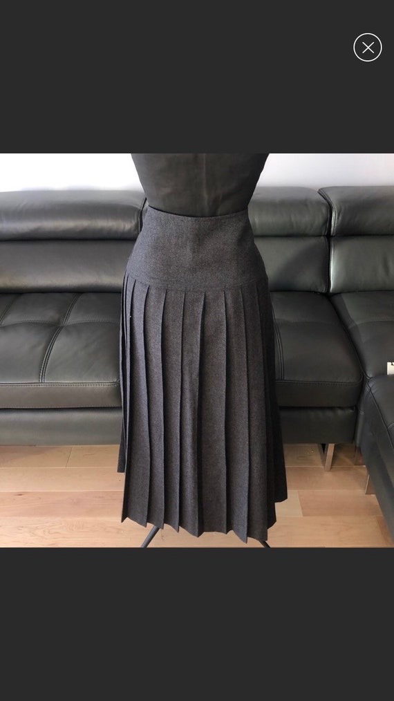 Pleated wool skirt
