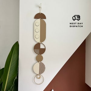 ブラウンモダンウォールアート - 幾何学的なアートワーク - ミニマルなホームデコレーション - 新しいホームトレンド - スリムなセンターピースアート - 長い壁のタペストリー - 素朴なアート