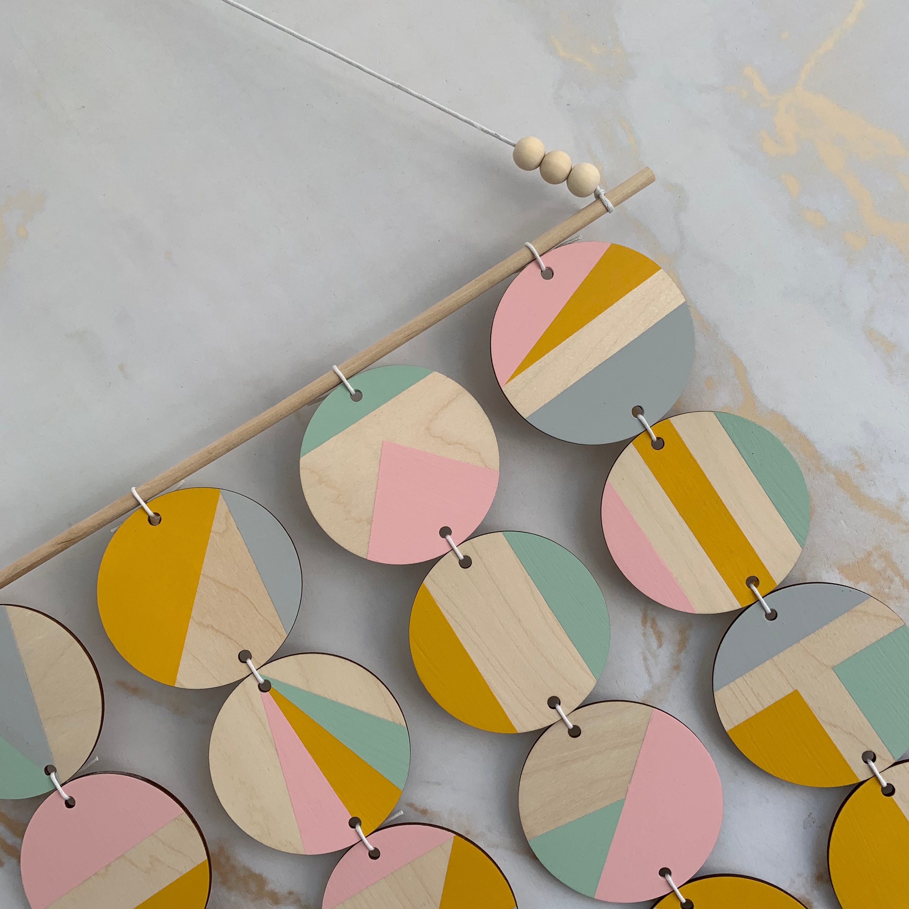 Version Gris Clair - Accrochage Mural Grande Tenture Murale Art Coloré Lumineux Géométrique Scandina