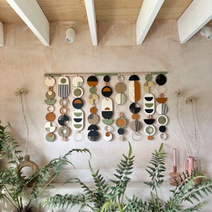 Moderne muurkunst - geometrisch kunstwerk - minimalistisch huisdecor - nieuwe woningtrend - grote kunst in het midden - groot wandtapijt - groot wandtapijt