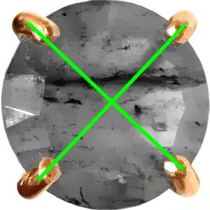 Peut inclure: Une pierre pr&eacute;cieuse ronde et grise avec une taille facet&eacute;e. La pierre pr&eacute;cieuse est sertie dans une monture en or avec quatre griffes.