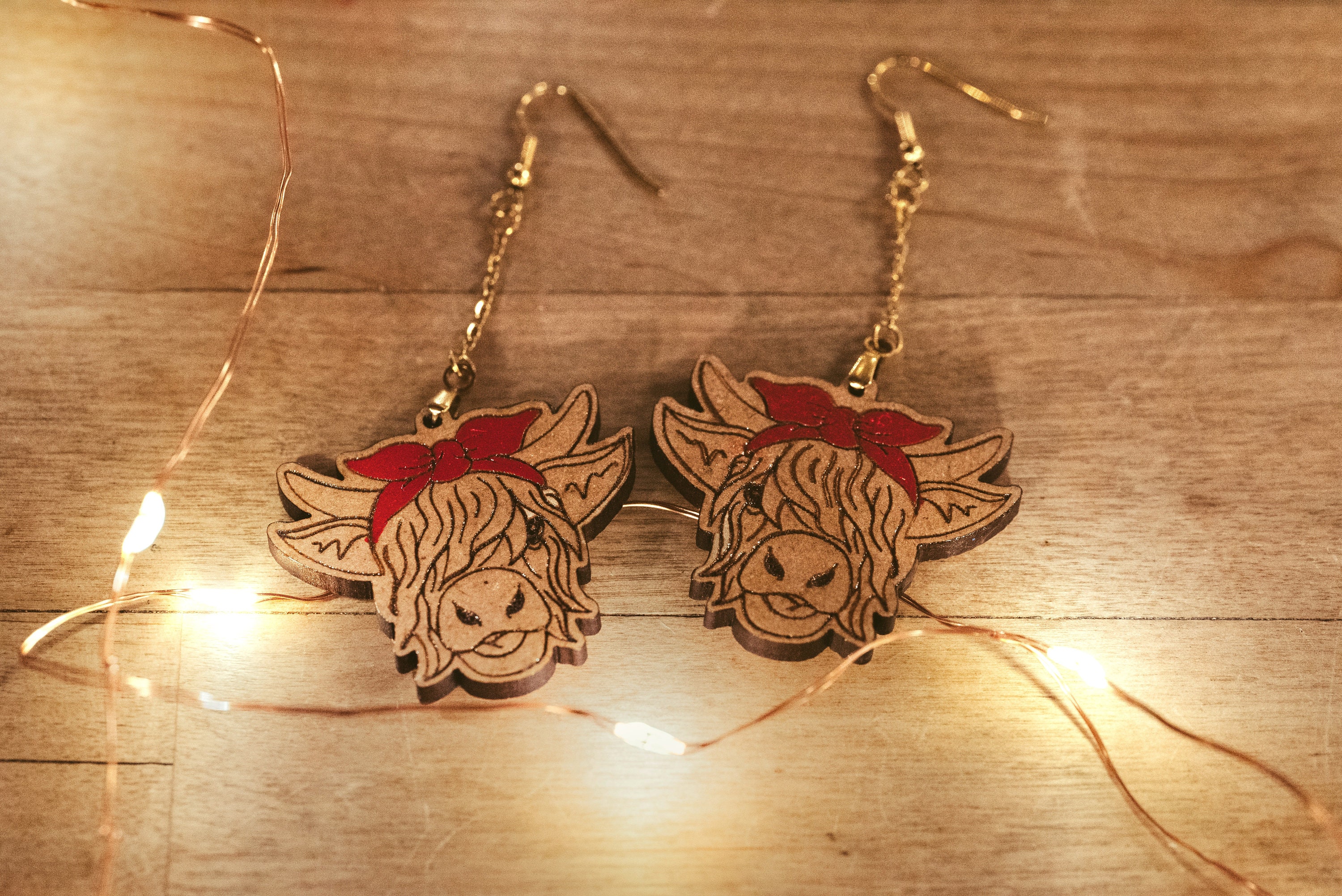 Highland Cow Earrings: Engraved Wood, Cottagecore Style - Thumbnail 2