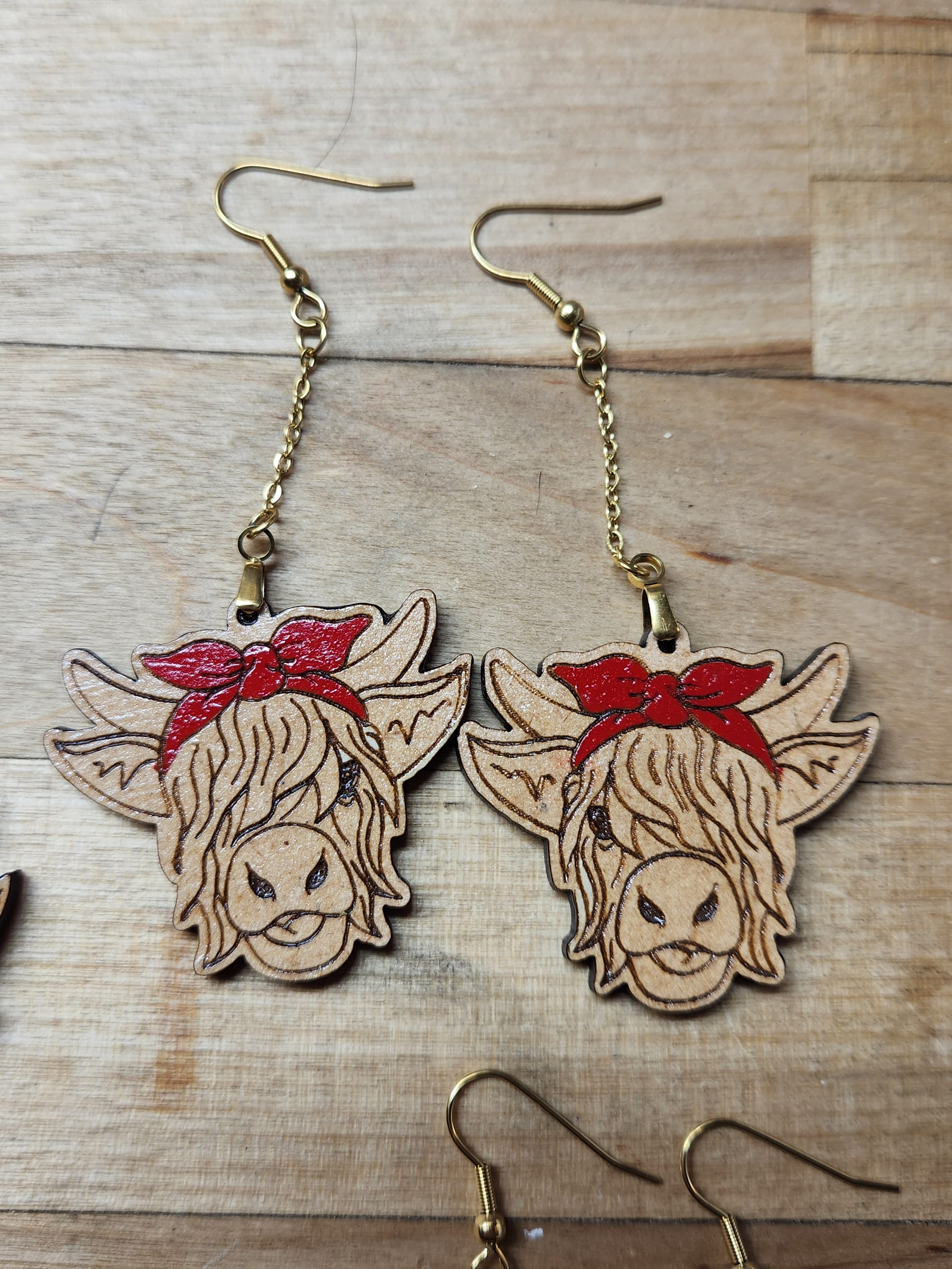 Highland Cow Earrings: Engraved Wood, Cottagecore Style - Thumbnail 3