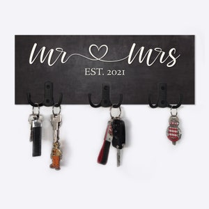 Mr Mrs Wood Key Hanger for Wall, Heart Design, Key Holder, Last Name Key Hook Gifts for Couples, Housewarming Gift, New Home Gift KH03