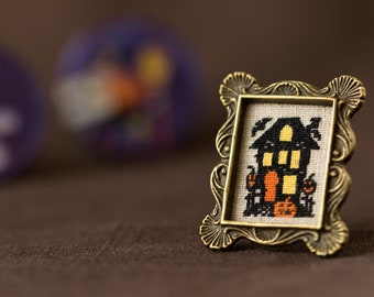 Dollhouse miniatures painting, Halloween house, Halloween home decor, Dollhouse home decor, Dollhouse miniature artisan, Hand embroidery