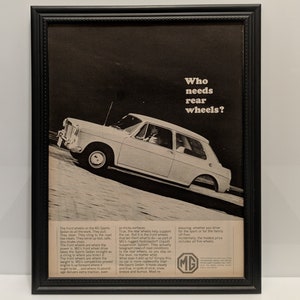Ingelijst Vintage 60&#39;s Auto Ad MG 1100 Sport Sedan 1965 2-Door Classic Automotive Advertentie B & W Wall Art Foto Poster
