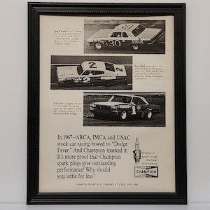 Gerahmtes Vintage Champion Ad 1967 Rennauto Dodge Dart 426 Hemi Ladegerät IMCA Coronet MOPAR Stock Car Muskel Foto Wand Kunst Poster