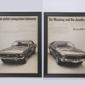 Ingelijste vintage jaren 60 autoadvertentie 1968 AMC Javelin ST vs 1967 Ford Mustang klassiek zwart-wit advertentie Automotive Wall Art fotoposter