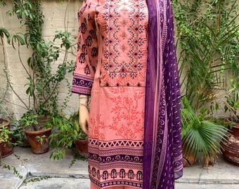 Pakistani Coral Pink Printed Straight Shirt 3-PC Lawn Suit w/ Threadwork ,Small