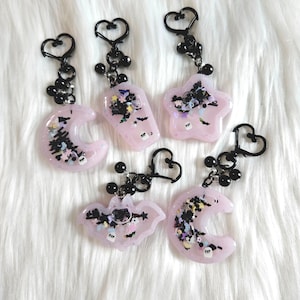 Pink Pastel Goth RIP Sarg, Stern, Fledermaus, Mond Halbmond Shaker Handyanhänger