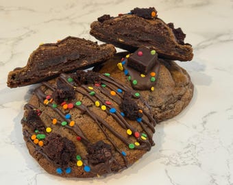 Gevulde kosmische browniekoekje: smeuïge chocoladeganache, snoepchips (half dozijn)