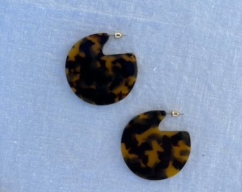 Oorbellen met schildpadmotief van hars - Opvallende schijfoorbellen (50 mm)