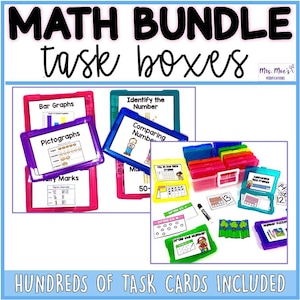 Pode incluir: Um conjunto de caixas de armazenamento de plástico coloridas com tampas, cheias de cartões de tarefas para atividades matemáticas. As caixas são etiquetadas com títulos como "Bar Graphs", "Pictographs", "Identify the Number", e "Comparing Numbers". O texto "HUNDREDS OF TASK CARDS INCLUDED" está na parte inferior da imagem.
