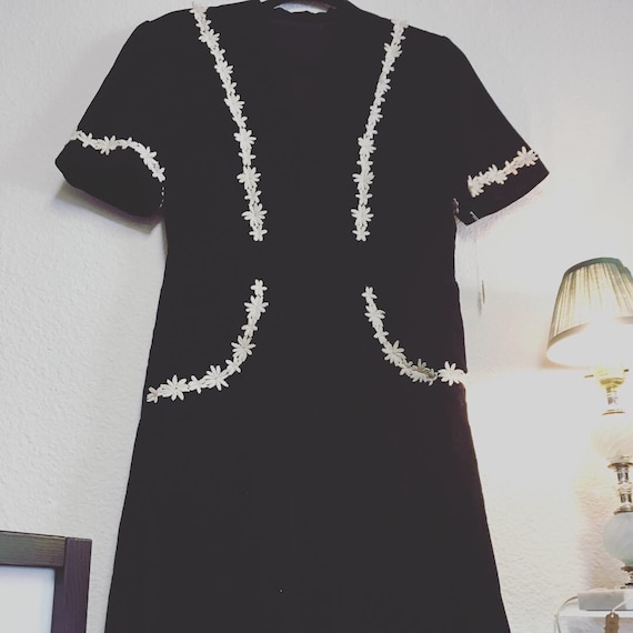 1940s Black Velvet Dress - image 2