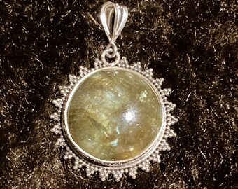 Ingapani / Labradorite Sterling Silver Pendant